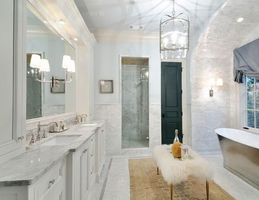 English
Portobello marble is a captivating natural stone with a creamy white background enriched by striking gray and taupe veining. Elegant and contemporary, it brings a refined sense of movement and depth—ideal for luxurious interiors with personality.
Deutsch
Portobello-Marmor ist ein faszinierender Naturstein mit cremeweißem Grundton und auffälligen grauen und taupefarbenen Adern. Elegant und modern verleiht er Räumen Tiefe und Dynamik – perfekt für stilvolle Innenbereiche mit Charakter.
Español
El mármol Portobello es una piedra natural cautivadora, con fondo blanco cremoso y vetas grises y topo bien definidas. Elegante y moderno, aporta movimiento y sofisticación a espacios interiores con identidad.
Français
Le marbre Portobello est une pierre naturelle captivante au fond blanc crème, traversé de veines grises et taupe marquées. Élégant et contemporain, il apporte profondeur et caractère aux intérieurs raffinés.
Italiano
Il marmo Portobello è una pietra naturale affascinante con fondo bianco crema e venature grigie e tortora ben visibili. Elegante e moderno, dona movimento e raffinatezza agli interni di pregio.
العربية
رخام بورتوبيلو هو حجر طبيعي آسر بخلفية بيضاء كريمية وعروق رمادية وتوب بارزة. أنيق وعصري، يضفي عمقًا وحركة على المساحات الداخلية الفاخرة ذات الطابع المميز.
Русский
Мрамор Portobello — это завораживающий природный камень с кремово-белым фоном и выразительными прожилками серого и цвета тауп. Элегантный и современный, он придаёт интерьеру глубину, динамику и утончённость.