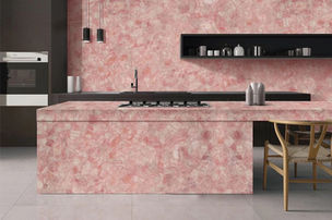 Duramica Glassonyx Quartz Pink Panels deliver a breathtaking BACKLIT STONE effect, ideal for CONTEMPORARY INTERIORS. These GEMSTONE PANELS, crafted with REINFORCED STONE construction, add a touch of refined elegance and luxury to any WALL DECOR project.   Deutsch:
Die Duramica Glassonyx Quarz Pink-Paneele bieten einen atemberaubenden hinterleuchteten Steineffekt, der perfekt für modernes Innendesign geeignet ist. Diese Edelsteinpaneele mit verstärkter Steinstruktur verleihen jeder Wanddekoration Eleganz und Raffinesse.

Español:
Los paneles Duramica Glassonyx Cuarzo Rosa ofrecen un impresionante efecto de piedra retroiluminada, perfecto para el diseño de interiores modernos. Estos paneles de piedra preciosa con construcción de piedra reforzada aportan elegancia y sofisticación a cualquier decoración de paneles de pared.

Français:
Les panneaux Duramica Glassonyx Quartz Rose offrent un effet de pierre rétroéclairée saisissant, parfait pour un design d’intérieur moderne. Ces panneaux en pierres précieuses avec une construction en pierre renforcée apportent élégance et sophistication à toute décoration murale.

Italiano:
I pannelli Duramica Glassonyx Quarzo Rosa offrono un effetto pietra retroilluminata straordinario, perfetto per il design d’interni moderni. Questi pannelli in pietra preziosa con una costruzione in pietra rinforzata aggiungono eleganza e sofisticatezza a qualsiasi decorazione delle pareti.

العربية (Arabic):
تقدم ألواح Duramica Glassonyx كوارتز وردي تأثير الحجر الخلفي المذهل، مما يجعلها مثالية لتصميمات الديكور الداخلي العصري. توفر هذه الألواح الحجرية الكريمة ذات البناء المعزز بالحجر الأناقة والرفاهية لأي ديكور لألواح الجدران.

Русский:
Панели Duramica Glassonyx Кварц Розовый предлагают впечатляющий эффект подсветки камня, идеально подходящий для современного интерьерного дизайна. Эти панели из драгоценного камня с усиленной каменной конструкцией придают элегантность и sophistication любому декору стеновых панелей.