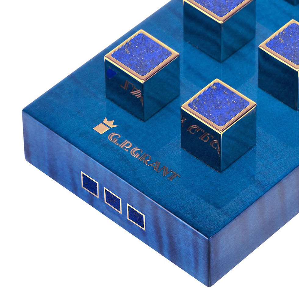 Miniatura: Enhance your collection with our luxury cigar ashtray, featuring lapis lazuli inlays and a sophisticated design.