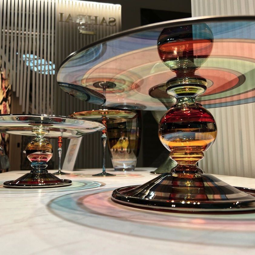 Miniaturbild: The colored rings on the cake stands symbolize the Olympic spirit, with each hue outlined by platinum accents.