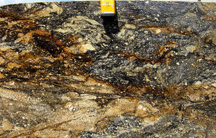 EN
Galaxus granite is characterized by a deep, cosmic black base enriched with dynamic white and silver mineral patterns. This stunning contrast evokes the beauty of a starry galaxy, making it ideal for luxurious countertops, feature walls, and flooring.
DE
Galaxus Granit zeichnet sich durch eine tiefschwarze Grundfarbe mit dynamischen weißen und silbernen Mineralmustern aus. Diese beeindruckenden Kontraste erinnern an eine Galaxie und eignen sich perfekt für luxuriöse Arbeitsplatten, Wände und Böden.
ES
El granito Galaxus presenta una base negra intensa con patrones minerales blancos y plateados. Su apariencia galáctica lo convierte en una opción ideal para encimeras, suelos y paredes con carácter lujoso.
FR
Le granit Galaxus se distingue par une base noire profonde parsemée de motifs minéraux blancs et argentés. Idéal pour des plans de travail, sols ou murs au style somptueux et contemporain.
IT
Il granito Galaxus ha una base nera profonda arricchita da venature bianche e argentee. La sua estetica galattica lo rende perfetto per piani cucina, rivestimenti e pavimenti eleganti.
AR
غرانيت Galaxus يتميز بلون أسود عميق مع أنماط معدنية بيضاء وفضية لامعة، مما يمنحه مظهراً يشبه المجرة، مثالي لأسطح العمل والجدران والأرضيات الفاخرة.
RU
Гранит Galaxus отличается насыщенным чёрным фоном с эффектными белыми и серебристыми прожилками. Этот выразительный рисунок напоминает звёздное небо и идеально подходит для элитных столешниц, облицовки и напольного покрытия.
