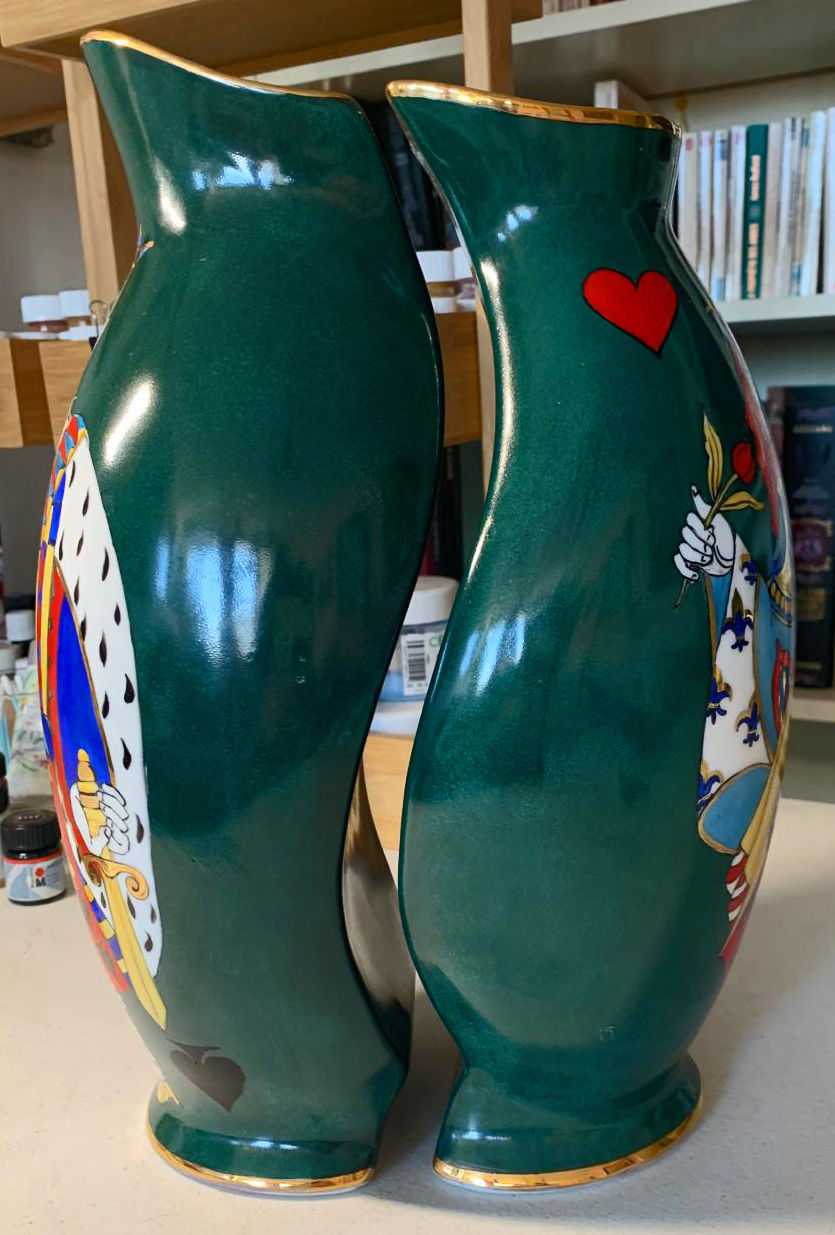 Miniatura: Porcelain vase with hand-painted card figure motif, green glazed porcelain, decorative finish