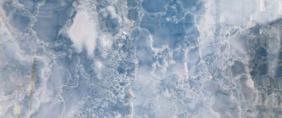 The Cielo Del Sahara Blue Onyx panel brings unique shades of blue reminiscent of the Sahara sky, with delicate banding that enhances its refined look in high-end spaces.