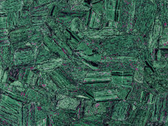 Scopri la bellezza unica della pietra Verde con la Lastra unica in pietra preziosa — Smeraldo Verde Rosso. Esplora la pietra Verde oggi!