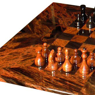 Tables d’échecs et jeux d’échecs  Nos jeux d’échecs en édition limitée offrent une rareté et une élégance incomparables. Avec des incrustations en cristal et laiton, ces pièces uniques incarnent le luxe absolu.