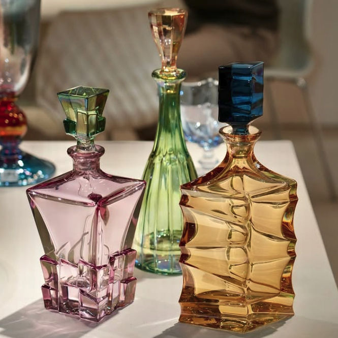 Miniatura: Green crystal bottle displayed alongside pink and amber Dolce Vita crystal decanters