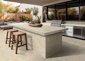 English:
Elegant sintered stone and porcelain stoneware with warm cream and soft beige shades, showcasing subtle marble veining – Coralina SL.
Russian:
Элегантный спечённый камень и керамогранит с теплыми кремовыми и мягкими бежевыми оттенками, с нежными мраморными прожилками — Coralina SL.
German:
Eleganter gesinterter Stein und Feinsteinzeug mit warmen Creme- und sanften Beigetönen, verziert mit dezenten Marmornerven – Coralina SL.
Spanish:
Piedra sinterizada y gres porcelánico elegante con tonos crema cálidos y beige suaves, mostrando sutiles vetas marmoleadas – Coralina SL.
French:
Pierre frittée et grès cérame élégant aux tons crème chauds et beige doux, présentant de subtiles veines marbrées – Coralina SL.
Italian:
Pietra sinterizzata e gres porcellanato elegante con tonalità crema calde e beige morbido, con delicate venature marmoree – Coralina SL.
Arabic:
حجر مكبوس وأرضيات بورسلين أنيقة بدرجات الكريم الدافئة والبيج الناعم، يعرض عروق رخامية رقيقة – Coralina SL.