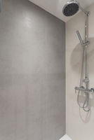 English
Ultra-thin large-format ceramic tiles, porcelain tiles, and sintered stone with a refined silver marble effect for elegant interior and facade cladding – Hydra Argen SL.
German
Ultradünne großformatige Keramikfliesen, Feinsteinzeug und gesinterter Stein mit edler Silbermarmor-Optik für stilvolle Innen- und Fassadenverkleidung – Hydra Argen SL.
Spanish
Azulejos cerámicos ultrafinos de gran formato, porcelánicos y piedra sinterizada con efecto mármol plateado refinado para interiores y fachadas elegantes – Hydra Argen SL.
French
Carreaux céramiques ultra-fins grand format, grès cérame et pierre frittée avec un effet marbre argenté raffiné pour habillage intérieur et façade – Hydra Argen SL.
Italian
Piastrelle ceramiche ultra sottili di grande formato, gres porcellanato e pietra sinterizzata con un raffinato effetto marmo argento per interni e rivestimenti di facciata – Hydra Argen SL.
Russian
Ультратонкий крупноформатный керамогранит, фарфоровая плитка и спечённый камень с изысканным эффектом серебристого мрамора для облицовки интерьеров и фасадов — Hydra Argen SL.
Arabic
بلاط سيراميك فائق الرقة وكبير الحجم، بلاط بورسلين، وحجر مكبوس بتأثير رخام فضي راقٍ لتكسية الجدران الداخلية والواجهات – Hydra Argen SL.