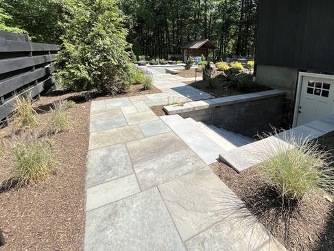 Landscaping and Green Spaces In landscaping, sandblasted stones are valued for their durability and ability to blend seamlessly with natural surroundings. They are often used for creating walkways, patios, and decorative elements in gardens, parks, and recreational spaces. Paving Stones: Sandblasted stones create walkways and paths that harmonize with greenery and outdoor features. Decorative Elements: Frequently used around fountains or seating areas, sandblasted stones elevate the aesthetic of green spaces.