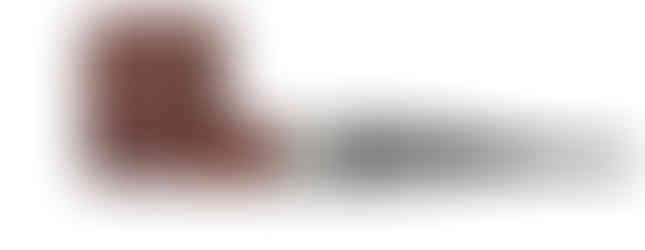 Luxury smoking pipes and tobacco pipe collection for pipe lovers and pipe smokers, reflecting pipe craftsmanship and contemporary pipe culture.