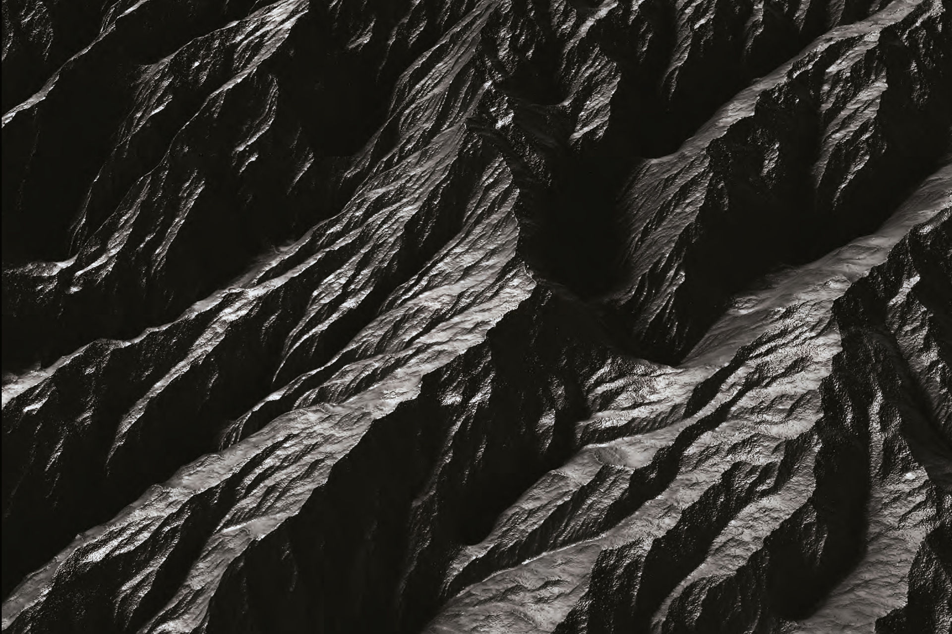 Obsidian plays a defining role in our collections, bringing its deep, volcanic allure to a wide array of exclusive creations. From ashtrays and lighters to humidors and custom-designed furniture, this enigmatic stone reflects our dedication to producing refined, elegant, and unforgettable pieces.