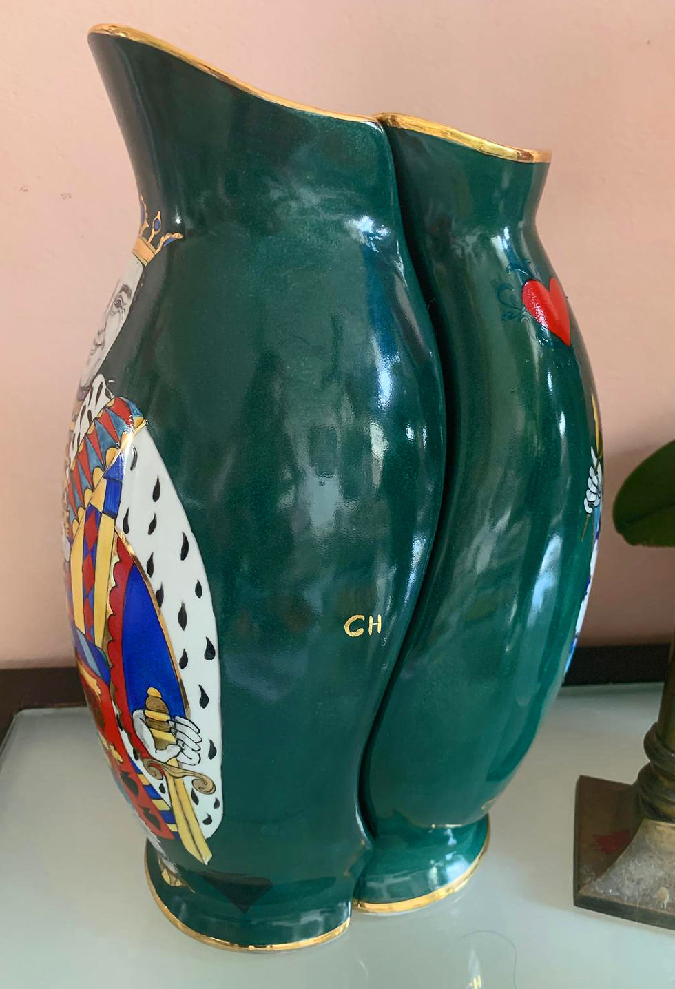 Miniatura: Hand-painted porcelain vase with playing card character design, green porcelain surface