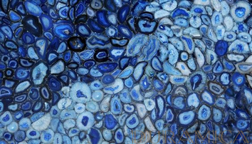 Modern Elegance with Blue Agate: The DURAMICA Glassonyx Blue Agate Panels are a striking addition to any contemporary interior. These backlit natural stone panels showcase the beauty of blue agate, with its mesmerizing patterns and colors, bringing a touch of luxury to your home. Use these gemstone panels to create a unique and sophisticated atmosphere. Discover GlassOnyx panels: Lightweight, backlit designs that showcase the natural beauty of blue agate on glass.  Deutsch:
Strahlende Schönheit des blauen Achats: Verleihen Sie Ihrem Raum mit den blauen Achat-Paneelen eine besondere Eleganz. Diese hinterleuchteten Steinpaneele DURAMICA Glassonyx kombinieren die natürliche Schönheit des blauen Achats mit modernem Interior Design und schaffen einen atemberaubenden visuellen Effekt.

Español:
Hermosa agata azul radiante: Eleva tu espacio con los paneles de agata azul. Estos paneles de piedra retroiluminados DURAMICA Glassonyx combinan la elegancia natural de la agata azul con el diseño de interiores moderno, creando un efecto visual impresionante.

Français:
Beauté radieuse de l’agate bleue: Sublimez votre espace avec les panneaux d’agate bleue. Ces panneaux en pierre rétroéclairés DURAMICA Glassonyx combinent l’élégance naturelle de l’agate bleue avec le design d’intérieur moderne, créant un effet visuel spectaculaire.

Italiano:
Splendida agata blu radiante: Eleva il tuo spazio con i pannelli in agata blu. Questi pannelli in pietra retroilluminata DURAMICA Glassonyx combinano l’eleganza naturale dell’agata blu con il design moderno degli interni, creando un effetto visivo sorprendente.

العربية:
جمال الأباتيت الأزرق المتألق: قم برفع مستوى مساحتك مع ألواح الأباتيت الأزرق. تجمع هذه الألواح الحجرية الخلفية المضيئة DURAMICA Glassonyx بين الأناقة الطبيعية للأباتيت الأزرق مع التصميم العصري للداخلية، مما يخلق تأثيرًا بصريًا مذهلاً.

Русский:
Сияющая красота синего агата: Поднимите ваш интерьер с панелями из синего агата. Эти подсвечиваемые каменные панели DURAMICA Glassonyx сочетают естественную элегантность синего агата с современным интерьерным дизайном, создавая потрясающий визуальный эффект.