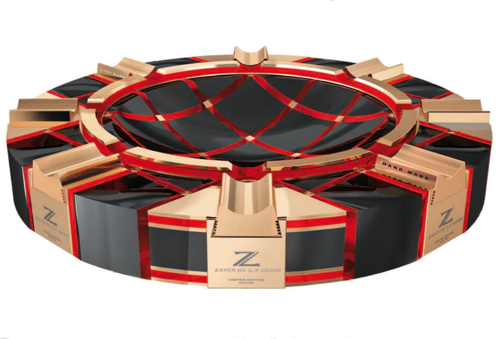 Accessoires pour cigares haut de gamme — Cendriers et briquets en obsidienne Les cendriers en obsidienne combinent la force naturelle du verre volcanique et un travail artisanal précis, avec des couleurs noir profond et acajou chaud. Ces accessoires de luxe, accessoires de cigares, et accessoires pour cigares en ligne sont enrichis de verre transparent et de finitions en laiton, transformant chaque pièce en un objet d’art. Chaque cendrier dispose de porte-cigares magnétiques amovibles et d’un bol détachable pour un entretien facile. La surface brillante de l’obsidienne apporte une allure mystérieuse, tandis que les tons acajou offrent chaleur et élégance.