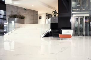 Ультратонкий керамогранит marble Statuario SG (Estatuario). Керамическая плитка под камень (плитка камень) представлена широкой палитрой от итальянского мрамора до травертина, расширяя для архитекторов и дизайнеров мир декоративных возможностей.
Широкая гамма крупноформатной плитки: отделка фасадными панелями под камень (фасадные панели под камень), керамогранит для внутренней отделки стен, керамогранит для пола.
Плитка керамогранит под камень Skinlam Statuario SG - это и отделка панели под камень (керамогранит в интерьере), керамогранит под камень для пола (керамогранит напольный) и фасадные панели под камень для наружной отделки (фасадная отделка под камень).
Фасадные под камень (фасадный камень панель): керамические плиты, плитка керамогранит. Керамогранит купить можно со склада и под заказ. Керамогранит для пола купить (пол керамогранит). Керамогранит под камень купить. Керамогранит estatuario