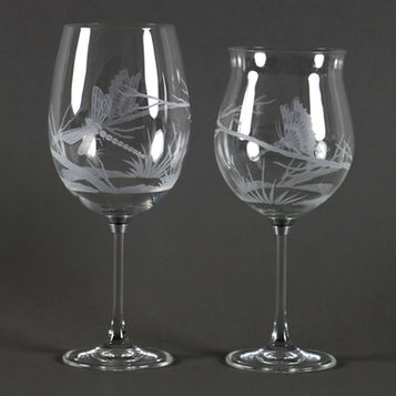 Discover the elegance of hand engraved crystal rotating wine glasses. Elevate your wine tasting with these stunning rotating wine glass designs.