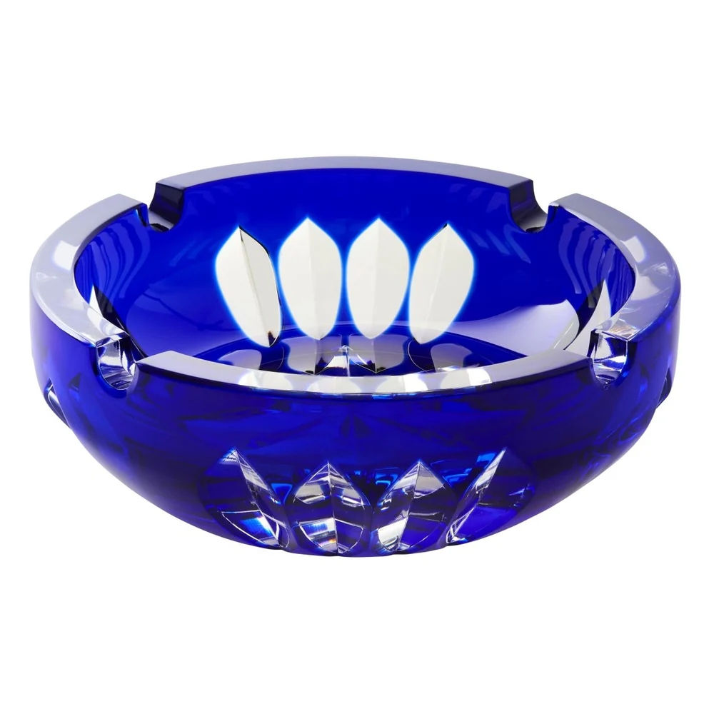 A bold crystal ashtray for cigars and cigarettes. Crafted by Cristallerie de Montbronn for timeless strength and style.
