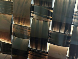 Откройте для себя обсидиан в интерьере: уникальные плиты и панели, превращающие пространство в галерею природного искусства. Обсидиан в интерьере.