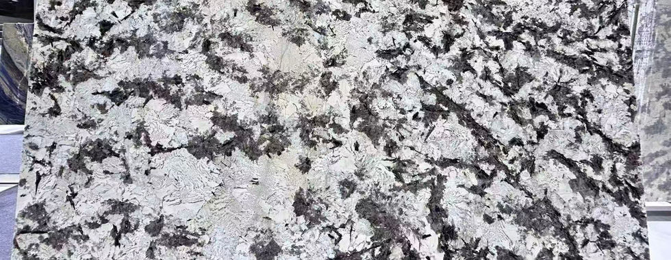 Granito translúcido Splendor White — luxurious translucent granite for illuminated surfaces and countertops.