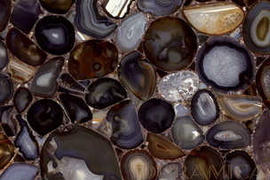 With Duramica Glassonyx Gray/Blue Light Agate Panels, achieve a perfect balance between subtlety and sophistication. The backlit stone effect highlights the natural patterns, making these panels a stunning choice for decorative wall panels.  Deutsch:
Graue und blaue Agat-Paneele fügen dem modernen Innendesign ein ruhiges, aber auffälliges Element hinzu. Das subtile Zusammenspiel von grauen und blauen Farbtönen, verstärkt durch die hinterleuchteten Duramica Glassonyx-Paneele, schafft eine ruhige Atmosphäre in jedem Raum.

Español:
Los paneles de ágata gris y azul añaden un elemento sereno pero impactante al diseño de interiores moderno. La sutil interacción de tonos grises y azules, realzada por los paneles de piedra retroiluminada Duramica Glassonyx, crea una atmósfera tranquila en cualquier espacio.

Français:
Les panneaux en agate grise et bleue ajoutent un élément à la fois serein et frappant au design intérieur moderne. Le subtil jeu de nuances grises et bleues, accentué par les panneaux en pierre rétroéclairée Duramica Glassonyx, crée une atmosphère apaisante dans n’importe quel espace.

Italiano:
I pannelli in agata grigia e blu aggiungono un elemento sereno ma sorprendente al design d’interni moderno. Il sottile gioco di sfumature grigie e blu, accentuato dai pannelli in pietra retroilluminata Duramica Glassonyx, crea un’atmosfera tranquilla in qualsiasi spazio.

العربية:
تضيف ألواح الأباتيت الرمادي والأزرق عنصراً هادئاً ولكنه لافت في تصميم الديكور الداخلي العصري. التفاعل الدقيق بين الظلال الرمادية والزرقاء، المعزز بواسطة ألواح الحجر الخلفي Duramica Glassonyx، يخلق جوًا هادئًا في أي مساحة.

Русский:
Серые и синие агатовые панели добавляют спокойный, но выразительный элемент в современный дизайн интерьера. Тонкое взаимодействие серых и синих оттенков, подчеркнутое подсветкой камня Duramica Glassonyx, создает спокойную атмосферу в любом пространстве.