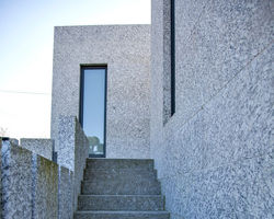 English:
Blanco Rafaela granite: elegant light granite with soft patterns, perfect for refined and contemporary interiors.
German:
Granit Blanco Rafaela: eleganter heller Granit mit sanfter Struktur – ideal für stilvolle, moderne Räume.
Spanish:
Granito Blanco Rafaela: granito claro y elegante con vetas suaves, ideal para espacios modernos y distinguidos.
French:
Granite Blanco Rafaela : granit clair élégant aux motifs doux, parfait pour des intérieurs raffinés et modernes.
Italian:
Granito Blanco Rafaela: granito chiaro ed elegante con venature delicate, perfetto per ambienti moderni e raffinati.
Arabic:
جرانيت بلانكو رافاييلا: جرانيت فاتح أنيق بنقوش ناعمة، مثالي للمساحات العصرية والراقية.
Russian:
Гранит Blanco Rafaela — светлый элегантный гранит с мягким рисунком, идеален для современных изысканных интерьеров.