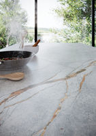 English:
Blue Roma SG — ultra-thin large-format porcelain tiles with blue marble effect. Perfect for interior and facade cladding. Sintered stone panels combine elegance and durability. Ceramic tiles for premium surfaces.
Deutsch:
Blue Roma SG — ultradünne großformatige Feinsteinzeugfliesen mit blauer Marmoreffekt. Ideal für Innen- und Fassadenverkleidungen. Gesinterte Steinplatten verbinden Eleganz mit Widerstandsfähigkeit. Keramikfliesen für exklusive Flächen.
Español:
Blue Roma SG — baldosas de gres porcelánico ultrafinas de gran formato con efecto mármol azul. Perfectas para revestimientos interiores y de fachadas. Paneles de piedra sinterizada que combinan belleza y resistencia. Baldosas cerámicas de alta gama.
Français:
Blue Roma SG — carreaux en grès cérame ultra-fins et grand format avec effet marbre bleu. Idéals pour le revêtement intérieur et de façade. Panneaux en pierre frittée alliant élégance et durabilité. Carreaux céramiques haut de gamme.
Italiano:
Blue Roma SG — piastrelle in gres porcellanato ultra-sottili e di grande formato con effetto marmo blu. Perfette per rivestimenti interni e facciate. Pannelli in pietra sinterizzata che uniscono estetica e resistenza. Piastrelle ceramiche per ambienti esclusivi.
Русский:
Blue Roma SG — ультратонкий крупноформатный керамогранит с эффектом синего мрамора. Идеален для облицовки интерьеров и фасадов. Панели из спечённого камня сочетают эстетику и прочность. Керамическая плитка для премиальных пространств.
العربية:
بلو روما SG — بلاط بورسلان فائق الرقة وكبير الحجم بتأثير الرخام الأزرق. مثالي لتكسية الجدران الداخلية والواجهات. ألواح من الحجر المصنّع تجمع بين الجمال والمتانة. بلاط سيراميك فاخر للمساحات الراقية.