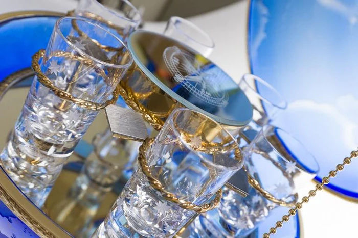 Thumbnail: Découvrez le Service à Caviar et Vodka de Cristallerie de Montbronn, une œuvre d’art alliant luxe et savoir-faire.