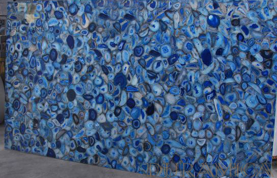 Experience the elegance of blue agate in large-format panels with Duramica GemStone, crafted from meticulously processed semiprecious stones on a ceramic base.