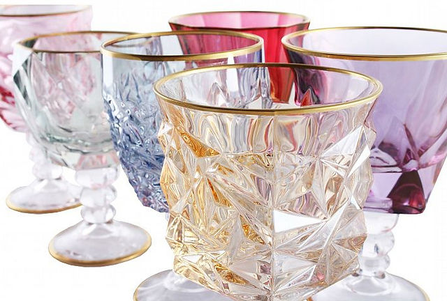 Cristalería de Lujo: Descubre nuestra cristalería de lujo, que incluye copas de vino cristal, copas de cristal y vidrio cristal de alta gama, perfectos para tus ocasiones especiales.