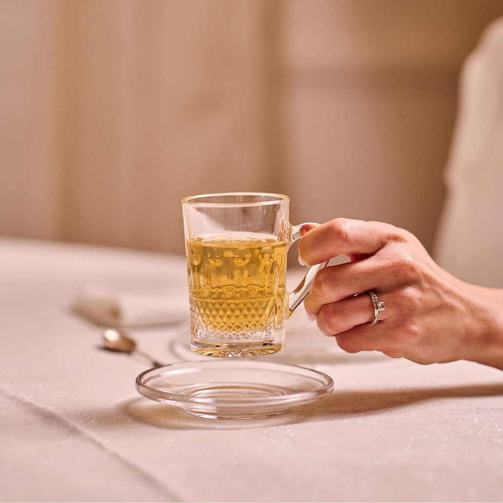 Miniatura: Mario Cioni Das Teeglas-Set bietet ein raffiniertes Trinkerlebnis mit wunderschön gestalteten Teetassen.