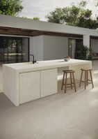 EN: Zarci Marfil SG — sintered stone with an elegant marble-look texture in warm milky beige tones. Ideal for refined interiors and facade cladding, combining beauty and durability in ultra-thin large-format surfaces.
DE: Zarci Marfil SG — Sintergestein mit eleganter Marmoroptik in warmen, milchig-beigen Tönen. Perfekt für edle Innenräume und Fassadenverkleidungen, vereint Ästhetik und Langlebigkeit in großformatigen, ultradünnen Platten.
ES: Zarci Marfil SG — piedra sinterizada con una elegante textura efecto mármol en tonos beige cálidos y lechosos. Ideal para interiores refinados y fachadas, combinando belleza y durabilidad en formatos ultrafinos y de gran tamaño.
FR: Zarci Marfil SG — pierre frittée à l’aspect marbré élégant, dans des tons beige chaud laiteux. Parfait pour les intérieurs sophistiqués et les façades, alliant esthétique et résistance en grands formats ultrafins.
IT: Zarci Marfil SG — pietra sinterizzata con texture effetto marmo in calde tonalità beige latte. Ideale per interni eleganti e rivestimenti di facciata, unisce estetica e resistenza in superfici sottili di grande formato.
RU: Zarci Marfil SG — синтеред стоун с элегантной мраморной текстурой в теплых молочно-бежевых оттенках. Подходит для утончённых интерьеров и фасадов, сочетает эстетику и прочность в ультратонком крупном формате.
AR: زارسي مارفيل SG — حجر صناعي مضغوط بتأثير رخامي أنيق بدرجات البيج الدافئة والحليبية. مثالي للتصميمات الداخلية الراقية وتكسية الواجهات، يجمع بين الجمال والصلابة في ألواح رفيعة وكبيرة الحج.