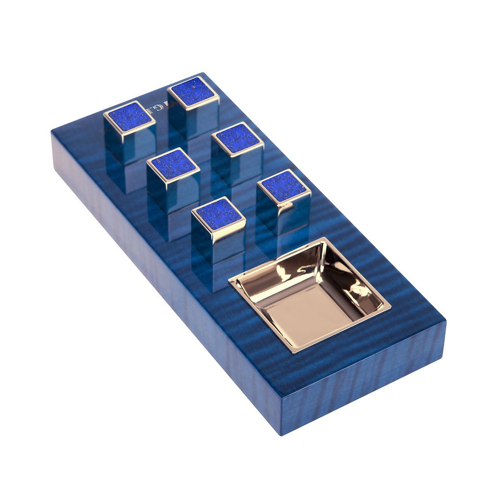 Miniatura: Experience elegance with our premium ashtray, adorned with lapis lazuli and crafted with meticulous attention to detail.