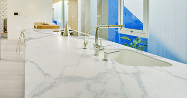 English
Kalos Bianco SL (Statuario) is a thin large-format sintered stone for façades and interiors with a minimum thickness of 3 mm and a white marble-inspired design. Kalos Bianco SL in Statuarietto (Bianco Statuario) brings elegance to bathrooms and kitchens, redefining surfaces with a new aesthetic and functional identity.
Deutsch
Kalos Bianco SL (Statuario) ist ein dünnes, großformatiges Feinsteinzeug für Fassaden und Innenräume mit einer Mindeststärke von 3 mm und einem Design in Weißmarmoroptik. Kalos Bianco SL in Statuarietto (Bianco Statuario) bringt Eleganz in Badezimmer und Küchen und verleiht Arbeitsflächen ein neues, funktionales Image.
Español
Kalos Bianco SL (Statuario) es un porcelánico delgado de gran formato para fachadas e interiores, con un grosor mínimo de 3 mm y un diseño de mármol blanco. Kalos Bianco SL en Statuarietto (Bianco Statuario) transforma baños y cocinas, renovando el aspecto y la funcionalidad de las superficies.
Français
Kalos Bianco SL (Statuario) est un grès cérame fin grand format pour façades et intérieurs, avec une épaisseur minimale de 3 mm, décor marbre blanc. Kalos Bianco SL en Statuarietto (Bianco Statuario) modernise cuisines et salles de bains, redéfinissant l’image et la fonction des surfaces.
Italiano
Kalos Bianco SL (Statuario) è un gres porcellanato sottile di grande formato per facciate e interni, con spessore minimo di 3 mm e finitura effetto marmo bianco. Kalos Bianco SL, nella variante Statuarietto (Bianco Statuario), rinnova bagni e cucine, trasformando estetica e funzionalità delle superfici.
Русский
Керамогранит Kalos Bianco SL (Statuario) — это тонкий крупноформатный керамогранит для фасадов и интерьеров с минимальной толщиной 3 мм и декором под белый мрамор. Kalos Bianco SL в оттенке Statuarietto (Bianco Statuario) преобразит ванные комнаты и кухни, придавая рабочим поверхностям новый эстетичный и функциональный облик.
العربية
Kalos Bianco SL (Statuario) هو بلاط بورسلان رقيق وكبير الحجم للواجهات والديكورات الداخلية بسماكة لا تقل عن 3 مم، بتصميم يحاكي الرخام الأبيض. تضيف مجموعة Kalos Bianco SL بلمسة Statuarietto (Bianco Statuario) لمسة من الفخامة إلى الحمامات والمطابخ، وتعيد تعريف وظيفة وأناقة الأسطح.