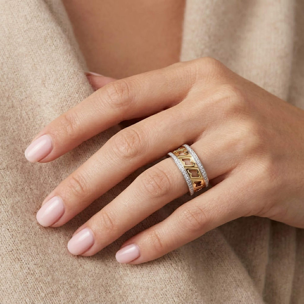 Миниатюра: Yellow gold Zaven Open Classic ring with diamond pave on a woman's hand, خاتم ألماس, Diamantring