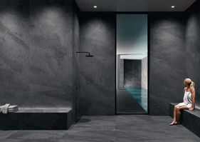 Skinlam Annapurna SG is a thin large-format porcelain stoneware ideal for façades and interiors, starting from just 3 mm in thickness, featuring a natural stone-inspired finish.
The Annapurna series is a line of technical porcelain stoneware inspired by matte slate with a subtle relief texture. Available in three natural, understated shades—grey, anthracite, and black—it seamlessly adapts to both modern and rustic spaces, offering impeccable style and the natural elegance of authentic materials.