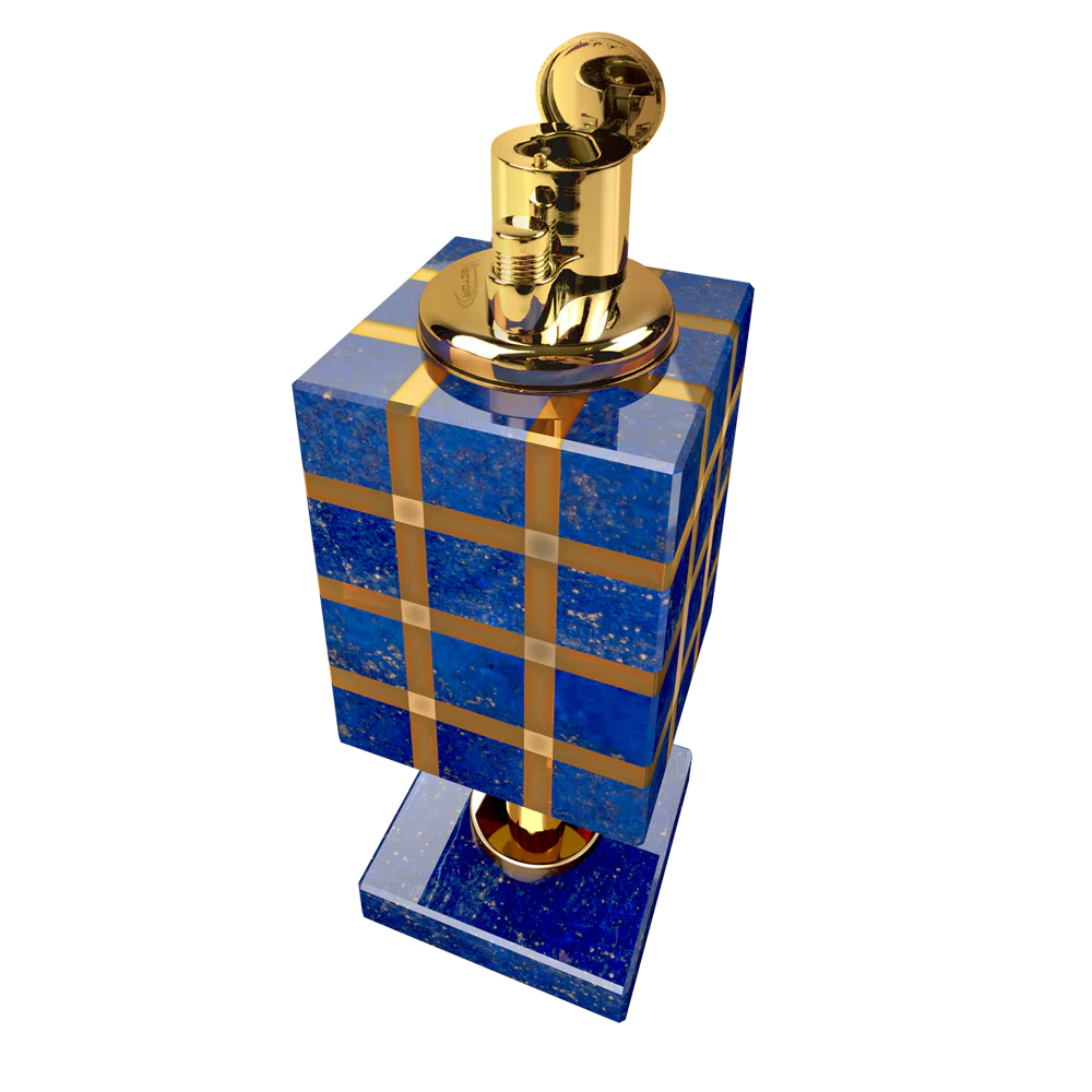 Con triple llama de antorcha, los encendedores de mesa para cigarros complementan a la perfección los ceniceros para puros G.P.Grant. Juntos, crean un ambiente de lujo y alta gama, ideal para quienes buscan una experiencia exclusiva.