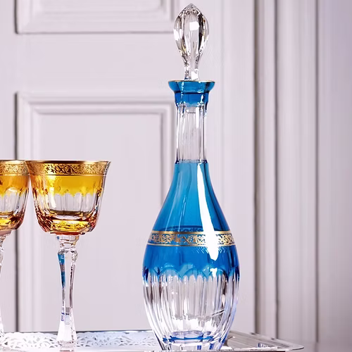 Cristallerie de Montbronn Clásica jarra de vino con silueta elegante y pico vertedor suave.