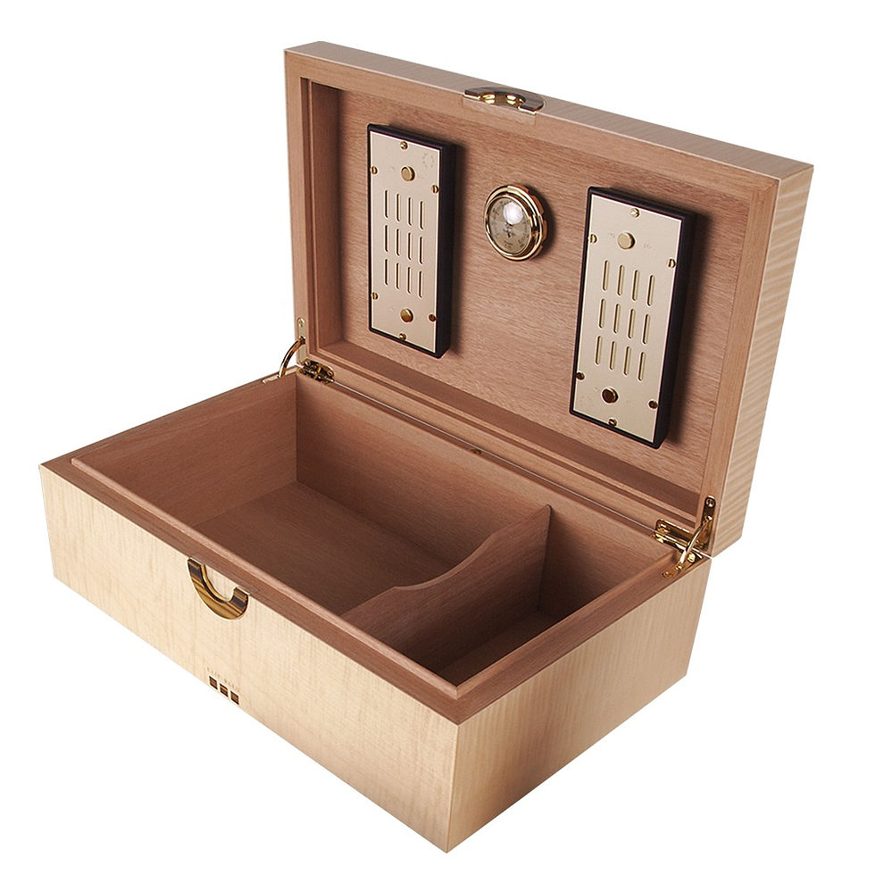 Miniatura: Tiger Eye stone detail on Elie Bleu luxury cigar humidor spanish cedar