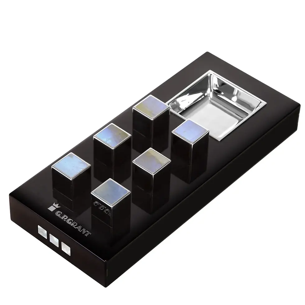 Миниатюра: Luxury cigar ashtray crafted with diamond and mother of pearl, Cenicero de lujo para puros