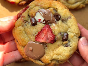 Yogurette Erdbeer-Schoko Cookies/Yogurette Strawberry Chocolate Cookies