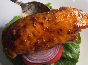 Honey Chicken Burger mit Mangosoße/Honey Chicken Burger with Mango Sauce