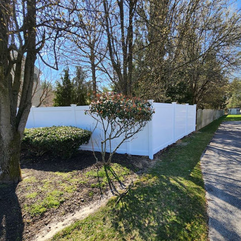 QueFence - Residential White Vinyl Privacy Fence