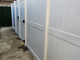QueFence - Commercial White Vinyl Fence