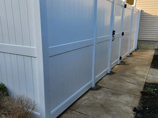 QueFence - Commercial White Vinyl Fence
