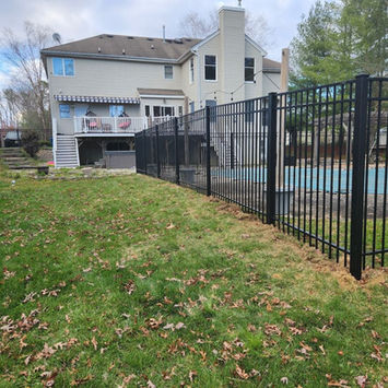QueFence - Black Aluminum Fence