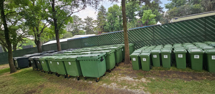 contenedores para basura en evento