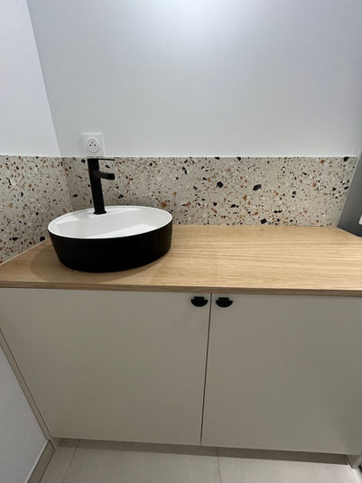 Crédence buanderie, terrazzo, 30x60, joints beige, évier noir