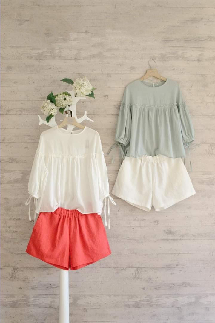 Thumbnail: MOLLY LINEN TOP