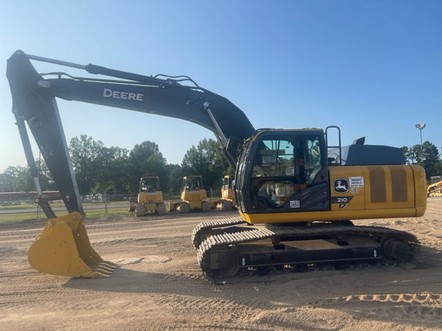 John Deere 210P