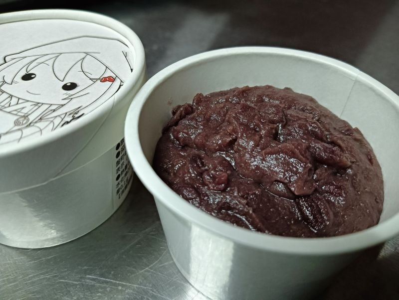 十勝産小豆と同じく北海道の甜菜原料の砂糖で作った無添加あんこ